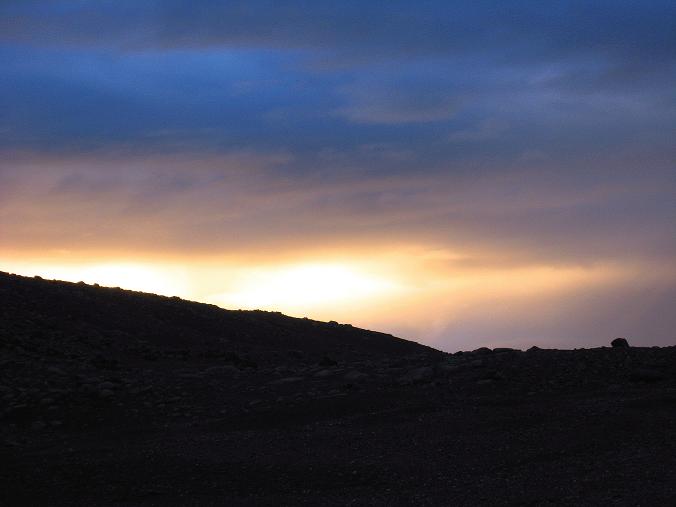 Foto: Andreas Koller / Wander Tour / Von Tachuntse auf den Nimaling Ri (5648m) / Sonnenuntergang im Nimaling-Hochtal / 14.09.2008 00:22:36