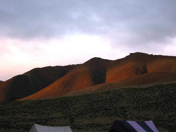 Foto: Andreas Koller / Wander Tour / Von Tachuntse auf den Nimaling Ri (5648m) / Sonnenuntergang auf den 5000ern in Nimaling / 14.09.2008 00:22:14
