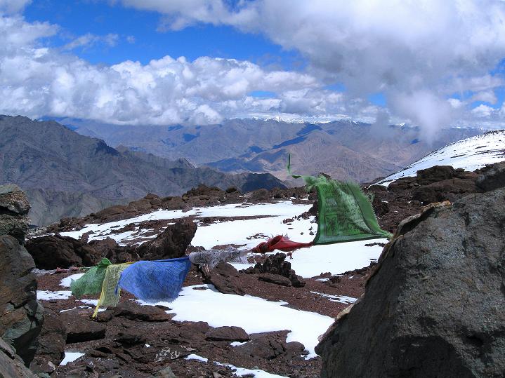 Foto: Andreas Koller / Wandertour / Aussichtsgipfel Uatse Ri (5673m) / Im O die Ladakh Range / 23.09.2008 00:36:34