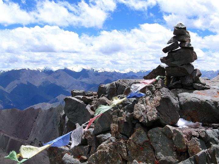 Foto: Andreas Koller / Wandertour / Aussichtsgipfel Uatse Ri (5673m) / Gipfelsteinmann am Uatse Ri / 23.09.2008 00:35:02
