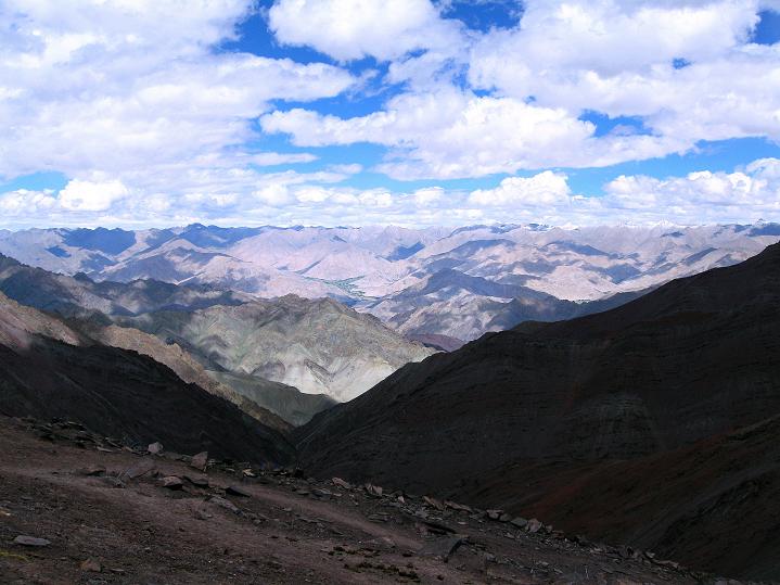 Foto: Andreas Koller / Wandertour / Aussichtsgipfel Uatse Ri (5673m) / Blick vom Konamru La in die Ladakh Range / 23.09.2008 00:32:27