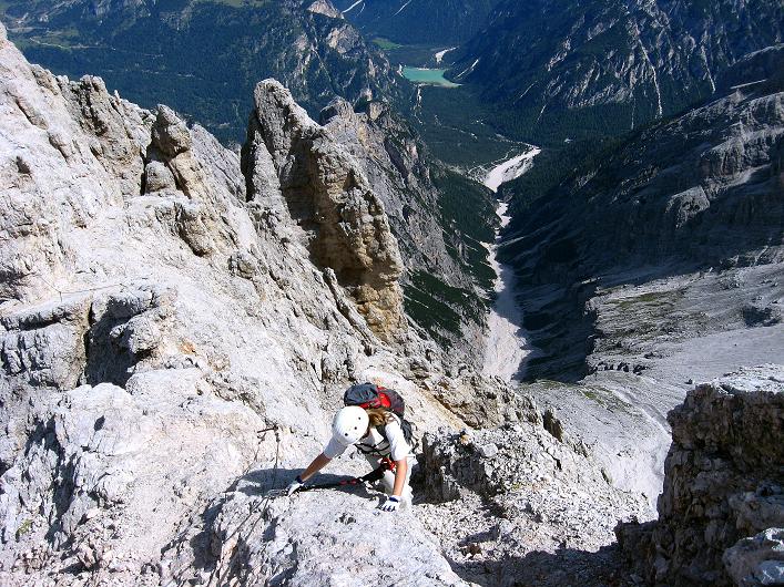 Foto: Andreas Koller / Klettersteigtour / Ferrata Marino Bianchi - Cristallo di Mezzo (3167 m) / Luftig in die Gratscharte / 23.09.2008 01:35:55