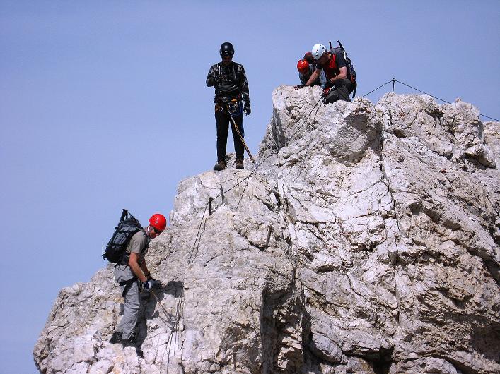 Foto: Andreas Koller / Klettersteigtour / Ferrata Marino Bianchi - Cristallo di Mezzo (3167 m) / Der letzte Aufschwung vor dem Gipfelkreuz / 23.09.2008 01:25:21