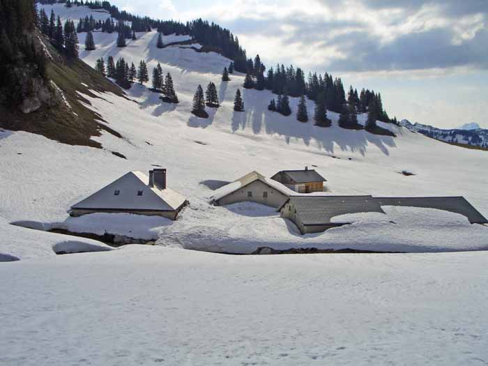 Foto: vince 51 / Schneeschuhtour / Mit Schneeschuhen auf den Hohen Freschen / Die Untere Saluveralm / 20.11.2008 22:37:06