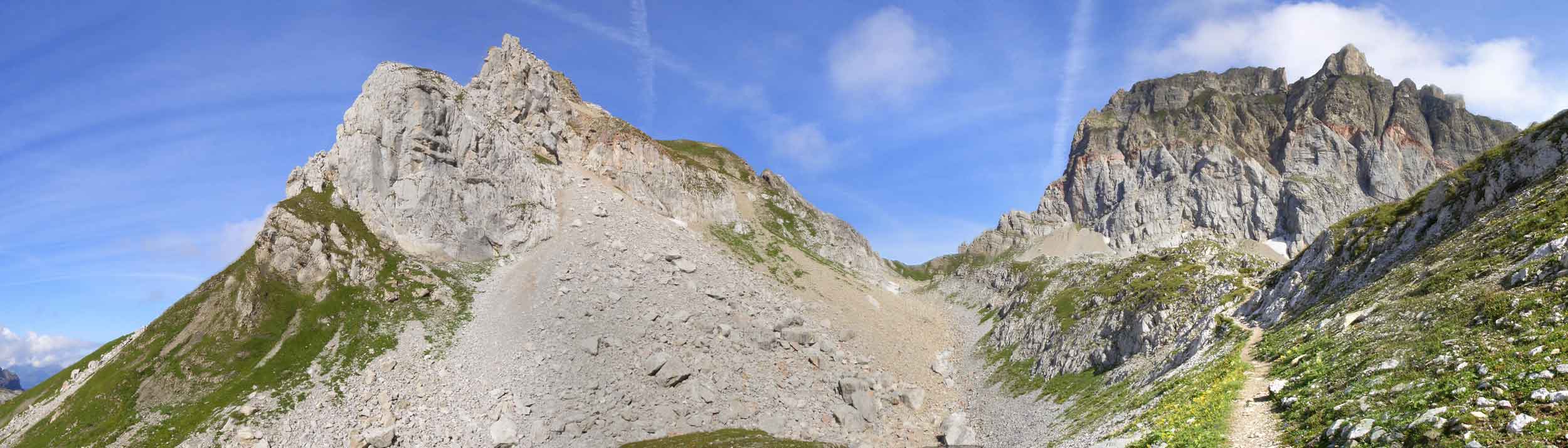 Foto: Datzi / Wandertour / Rundtour im Gr. Walsertal auf die Rote Wand ( Biwak ) / Blick vom Abstieg zum Formarinesee zum Rothorn und Roten Wand / 06.12.2008 18:50:33