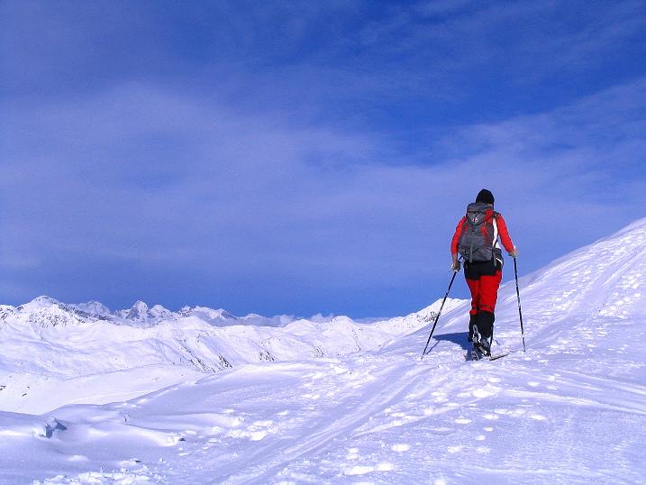 Foto: Andreas Koller / Skitour / Von Reinswald auf die Getrumspitze (2589m) / Vom Kamm reicht der Blick weit nach N / 15.12.2008 02:57:52