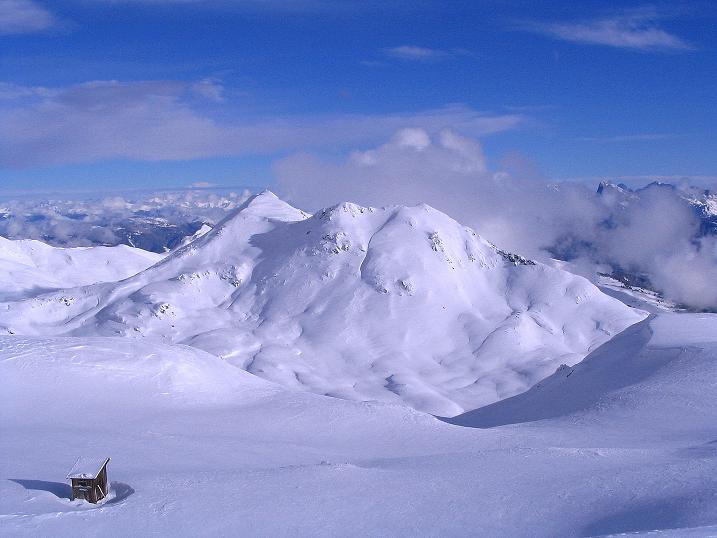 Foto: Andreas Koller / Skitour / Von Reinswald auf die Getrumspitze (2589m) / Vom Gipfelplateu zeigt sich im O die Kassianspitze (2581 m) / 15.12.2008 02:49:38