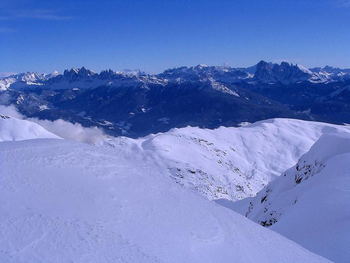 Foto: Andreas Koller / Skitour / Von Reinswald auf die Getrumspitze (2589m) / Blick von der Getrumspitze nach SO zu den Dolomiten / 15.12.2008 02:46:31