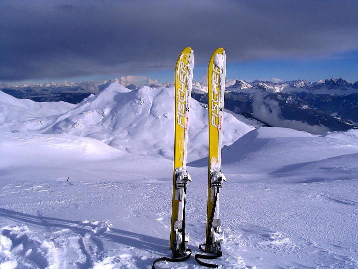 Foto: Andreas Koller / Skitour / Von Reinswald auf die Getrumspitze (2589m) / Blick vom Blankenhorn zur Kassianspitze (2581 m) und den Dolomiten im Hintergrund / 15.12.2008 02:44:59