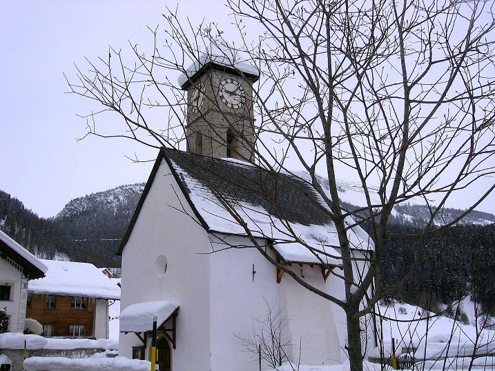 Foto: Andreas Koller / Skitour / Aus dem Val Müstair auf den Piz Dora (2951m) / Kirchlein in Tschierv / 23.12.2008 16:17:58