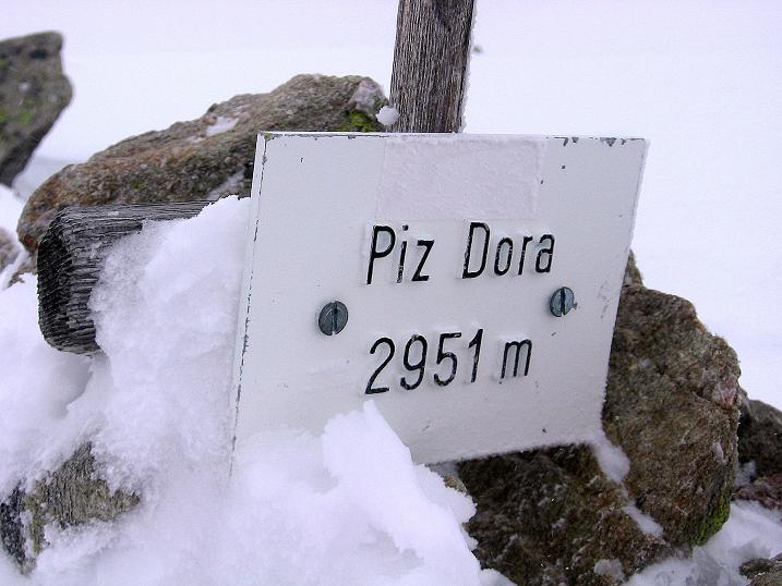 Foto: Andreas Koller / Skitour / Aus dem Val Müstair auf den Piz Dora (2951m) / Gipfelzeichen / 23.12.2008 16:12:27