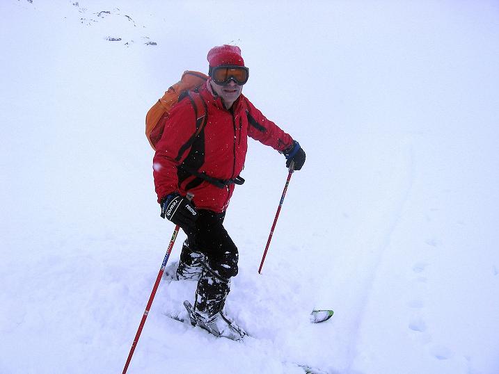 Foto: Andreas Koller / Skitour / Aus dem Val Müstair auf den Piz Dora (2951m) / Trotz schlechter Sicht kann man die Hänge genießen / 23.12.2008 16:10:56