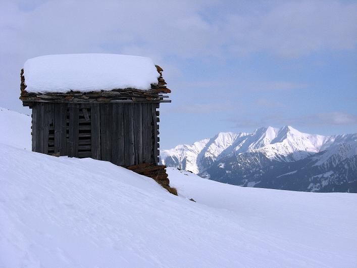 Foto: Andreas Koller / Skitour / Piz da Vrin (2563m) / Oberste Almhütte / 09.01.2009 00:28:38