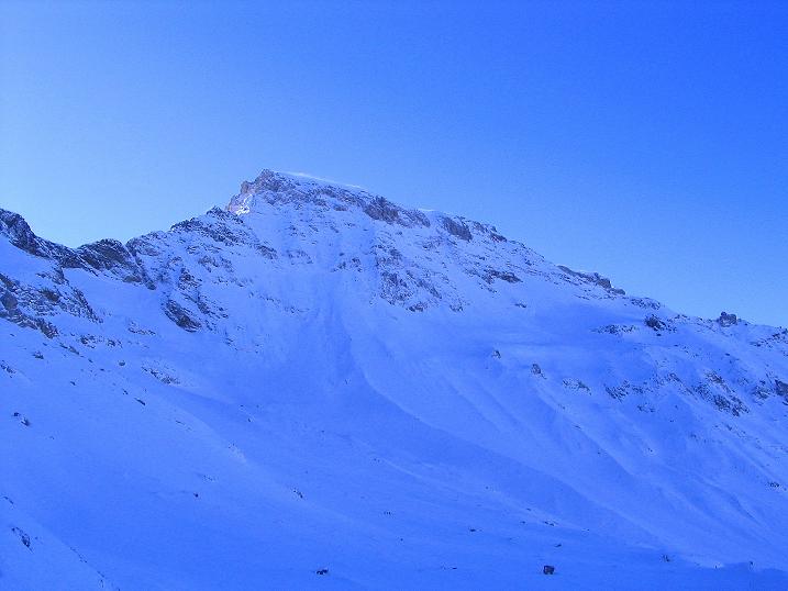 Foto: Andreas Koller / Skitour / Von der Engstligenalp auf das Chindbettihorn (2691m) / Großstrubel (3243 m) / 09.01.2009 23:49:59