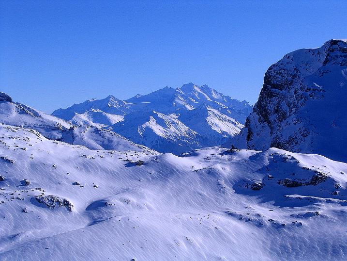 Foto: Andreas Koller / Skitour / Von der Engstligenalp auf das Chindbettihorn (2691m) / Aussicht bis zum Dom (4545 m) / 09.01.2009 23:44:49