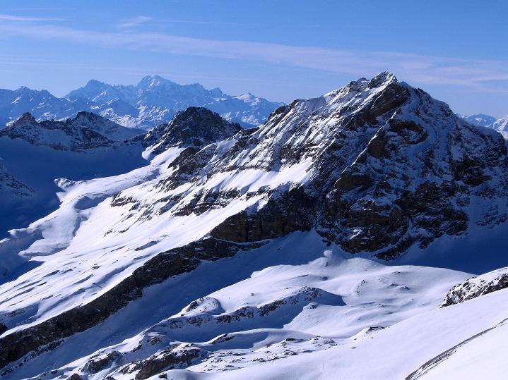 Foto: Andreas Koller / Skitour / Von der Lauchernalp aufs Hockenhorn (3293m) / Blick am Balmhorn (3698 m) vorbei zum Montblanc (4810 m) / 12.01.2009 19:35:24