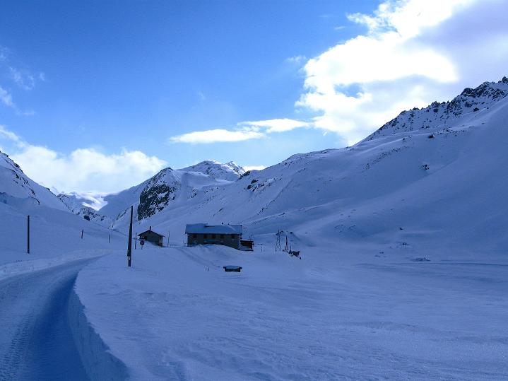 Foto: Andreas Koller / Skitour / Impressionen am Flüelapass (2606 m) / Flüela Ospiz auf der Passhöhe / 09.02.2009 00:56:10
