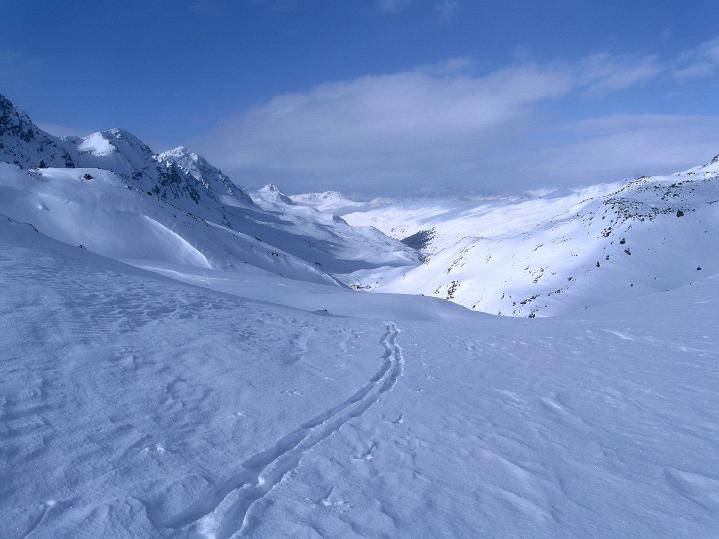 Foto: Andreas Koller / Skitour / Impressionen am Flüelapass (2606 m) / Blick nach W Richtung Davos / 09.02.2009 00:54:45