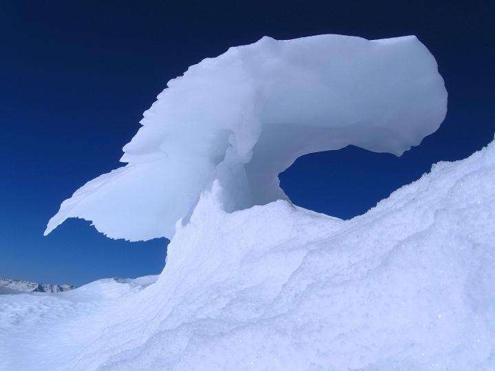Foto: Andreas Koller / Skitour / Flimspitze (3113m) - Skidreitausender par excellence / Natürliche Eisskulpturen auf der Gipfelfläche / 02.03.2009 19:29:25