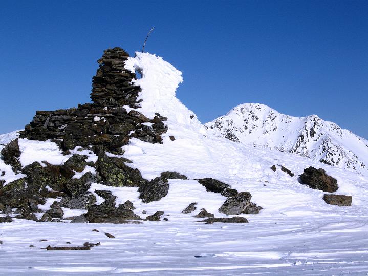 Foto: Andreas Koller / Skitour / Flimspitze (3113m) - Skidreitausender par excellence / Gipfelsteinmann und Hasenöhrl (3257 m) / 02.03.2009 19:27:25