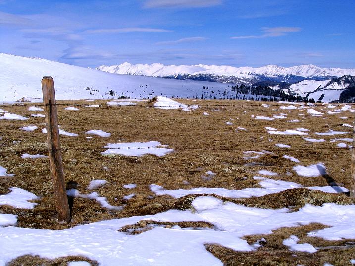 Foto: Andreas Koller / Skitour / Über den Geiger auf den Kilnprein (2408m) / Blick vom Geiger zu den Niederen Tauern / 11.03.2009 21:06:13