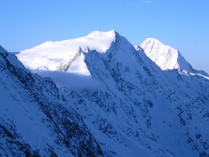 Foto: Andreas Koller / Skitour / Berner Alpen Durchquerung 2: Äbeni Flue (3962m) / Bietschhorn (3934 m) / 17.04.2009 23:02:50