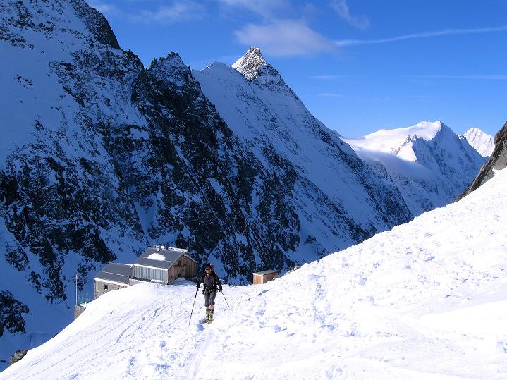 Foto: Andreas Koller / Skitour / Berner Alpen Durchquerung 2: Äbeni Flue (3962m) / Start von der Hollandiahütte / 17.04.2009 23:02:34