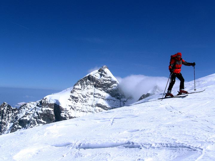 Foto: Andreas Koller / Skitour / Berner Alpen Durchquerung 2: Äbeni Flue (3962m) / Aufstieg im Banne der Jungfrau (4158 m) / 17.04.2009 22:59:06