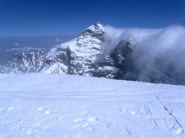 Foto: Andreas Koller / Skitour / Berner Alpen Durchquerung 2: Äbeni Flue (3962m) / Die Jungfrau (4158 m) / 17.04.2009 22:58:09