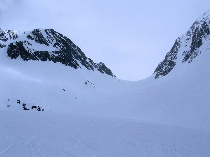 Foto: Andreas Koller / Skitour / Berner Alpen Durchquerung 2: Äbeni Flue (3962m) / Von der Lötschenlücke über den Langgletscher ins Lötschental / 17.04.2009 22:56:54