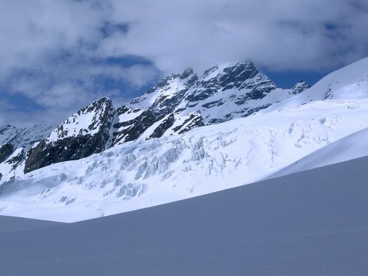 Foto: Andreas Koller / Skitour / Berner Alpen Durchquerung 2: Äbeni Flue (3962m) / 17.04.2009 22:56:20
