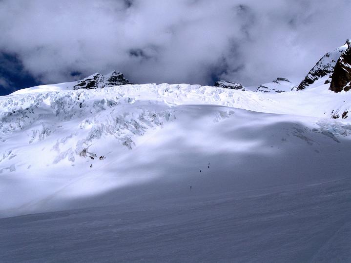 Foto: Andreas Koller / Skitour / Berner Alpen Durchquerung 2: Äbeni Flue (3962m) / 17.04.2009 22:56:14