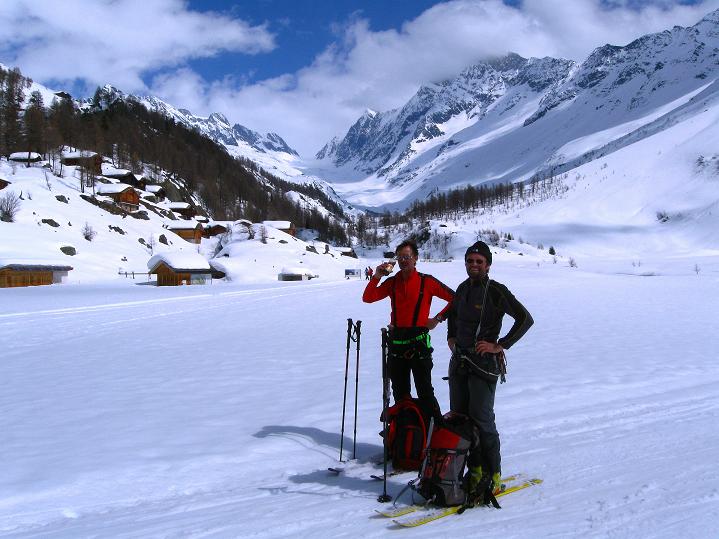 Foto: Andreas Koller / Skitour / Berner Alpen Durchquerung 2: Äbeni Flue (3962m) / Auf der Falferalp im Lötschental / 17.04.2009 22:55:40