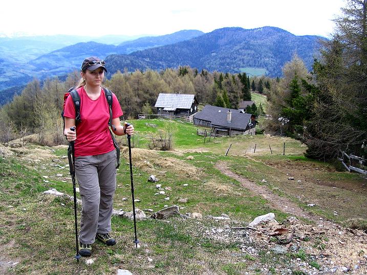 Foto: Andreas Koller / Wander Tour / Über die Dörfler Alm auf den Gstoder (2140m) / Dörfler Almhütten / 10.05.2009 22:00:28