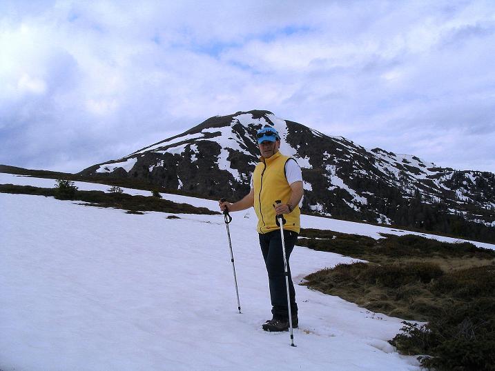 Foto: Andreas Koller / Wander Tour / Über die Dörfler Alm auf den Gstoder (2140m) / Rast auf der Dörfler Höhe / 10.05.2009 21:57:51