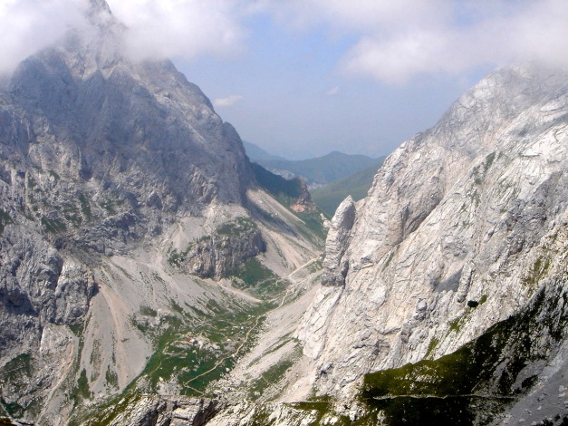 Foto: Manfred Karl / Klettersteigtour / Hohe Warte – Weg der 26er - Überschreitung aus dem Wolayer Tal / Blick auf einen weiteren Teil des Abstieges / 17.07.2009 17:36:19