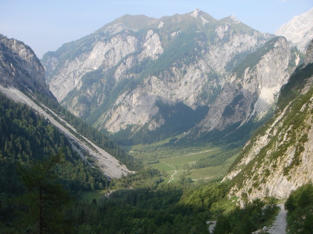 Foto: Manfred Karl / Klettersteigtour / Hohe Warte – Weg der 26er - Überschreitung aus dem Wolayer Tal / Der Weg dauert immer noch ein gutes Stück / 17.07.2009 17:40:28