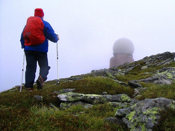 Foto: Andreas Koller / Wander Tour / Lavanttaler Impressionen auf der Koralpe (2140m) / Am Großen Speikkogel mit den Radarstationen des österreichischen Bundesheeres zur Luftraumüberwachung / 01.07.2009 01:20:55