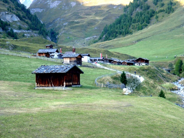 Foto: Manfred Karl / Wandertour / Wilde Kreuzspitze – Highlight der Pfunderer Berge / Das Almdorf Fanealm / 31.08.2009 19:19:53