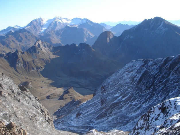 Foto: Manfred Karl / Wandertour / Wilde Kreuzspitze – Highlight der Pfunderer Berge / Unten im Kar verläuft der Weg von der Brixner Hütte / 31.08.2009 19:11:07