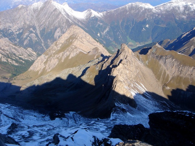 Foto: Manfred Karl / Wandertour / Wilde Kreuzspitze – Highlight der Pfunderer Berge / Tiefblick ins Pfitscher Tal / 31.08.2009 19:08:35