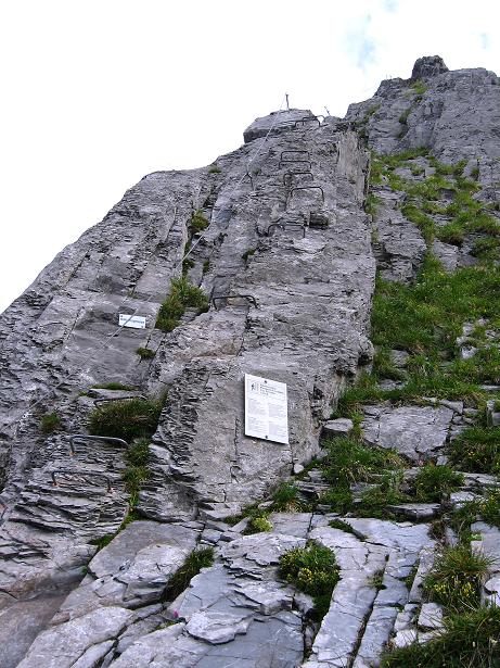 Foto: Andreas Koller / Klettersteigtour / Klettersteig Brunnistöckli (2030m) / Der Einstieg / 15.07.2009 02:14:14