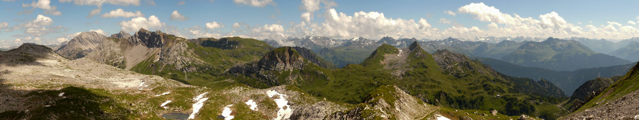 Foto: vince 51 / Wandertour / von der Formarinalpe auf die Rote Wand / Süd-Panorama, aufgenommen beim Abstieg von unterhalb des Jochs zwischen Rothorn und Roter Wand / 18.07.2009 23:33:34