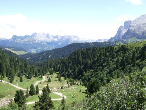 Foto: hofsab / Mountainbiketour / Rund um den Schlern über Eselrücken (2560 m) und Prügelweg / Blick über die Seiser Alm zum Langkofel / 27.08.2009 21:03:06