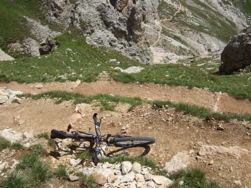Foto: hofsab / Mountainbiketour / Rund um den Schlern über Eselrücken (2560 m) und Prügelweg / lange Schiebe- und Tragestrecke / 27.08.2009 21:08:26