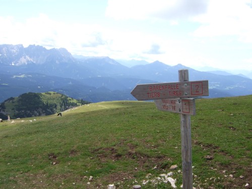 Foto: hofsab / Mountainbiketour / Rund um den Schlern über Eselrücken (2560 m) und Prügelweg / hier beginnt der schwierige Dowhnill / 27.08.2009 21:11:10
