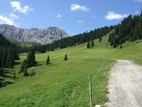 Foto: hofchri / Mountainbiketour / Rund um den Schlern über Eselrücken (2560 m) und Prügelweg / nach der Mahlknechthütte / 27.08.2009 12:17:21