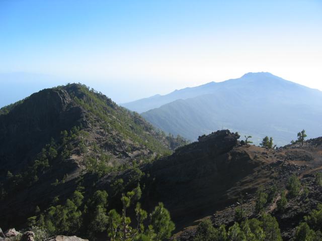 Foto: elipes / Wandertour / Von der Ermita Virgen del Pino zur Punta de los Roques / Blick zur Cumbre / 10.08.2009 19:46:43