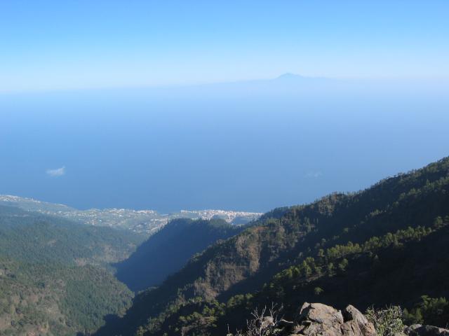 Foto: elipes / Wandertour / Von der Ermita Virgen del Pino zur Punta de los Roques / Blick nach Sta. Cruz / 10.08.2009 19:46:58