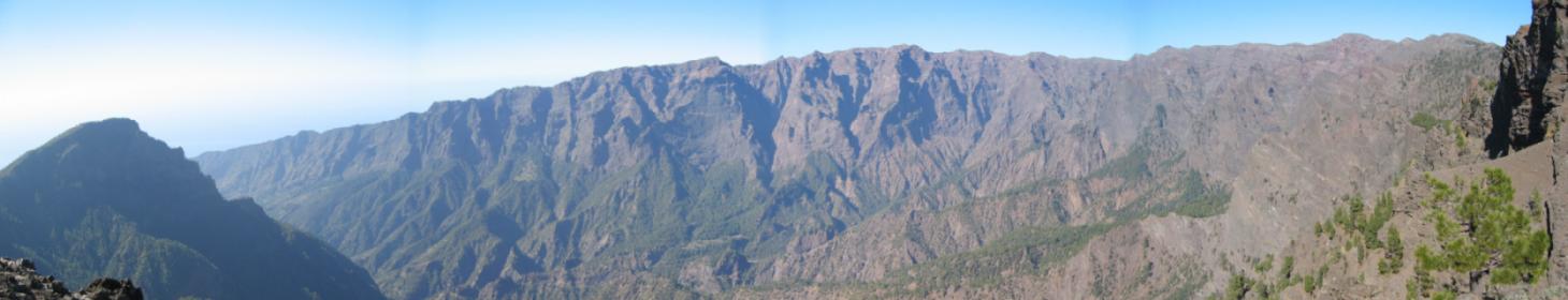 Foto: elipes / Wandertour / Von der Ermita Virgen del Pino zur Punta de los Roques / Panorama von der Punta de los Roques / 10.08.2009 19:47:47